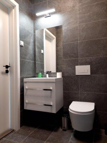 Kúpeľňa v ubytovaní Apartman a Kékszalag sétányon