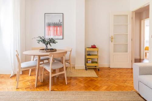 a dining room with a table and chairs in a room at Casa Lima in Barroselas