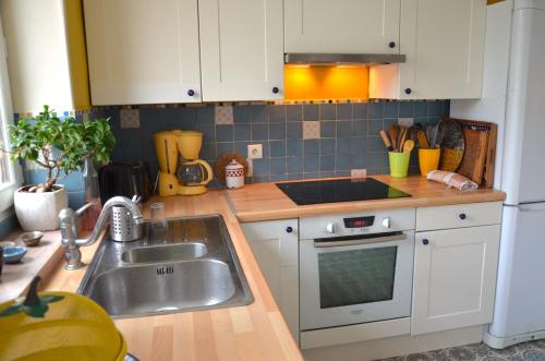 Photo de la galerie de l'établissement Charmante Briarde simple et de bon goût, avec Terrasse et Jardin - 4 à10 personnes, à Villiers-sur-Morin