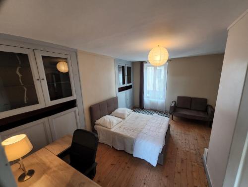 Charmante Briarde simple et de bon goût, avec Terrasse et Jardin - 4 à10 personnes