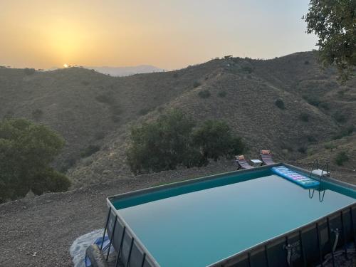 a swimming pool with a view of a mountain at Guesthouse Un Poco Mas in Canillas de Aceituno