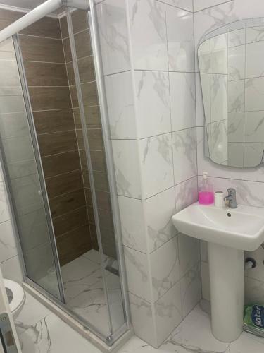 a bathroom with a shower and a sink at Morski plamen in Kruče