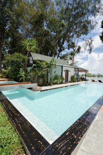Πισίνα στο ή κοντά στο BeachHouse Pool Villas Krabi
