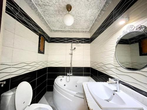 Koupelna v ubytování Cozy 2BR Apartment - Green Retreat in Degla Maadi