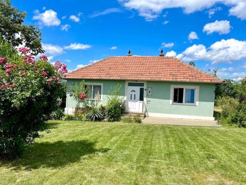 Κήπος έξω από το Cozy House In the Outskirts