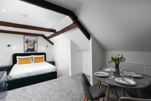 En eller flere senge i et værelse på Luxury Modern Suite in Marazion with Parking