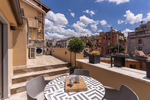 Piazza dei Renzi Trastevere building 4 bedroom with terrace