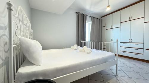 Sunny Apartment for Couples & Friends in Centre photo 2