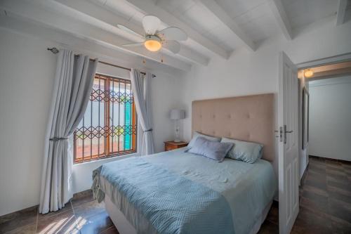 Postel nebo postele na pokoji v ubytování Luxury home with beautiful sea and mountain views