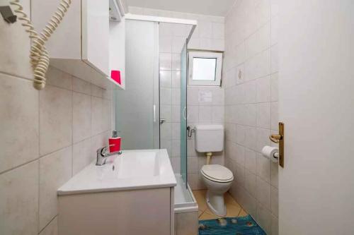 Kúpeľňa v ubytovaní One-Bedroom Apartment in Crikvenica LXXIX