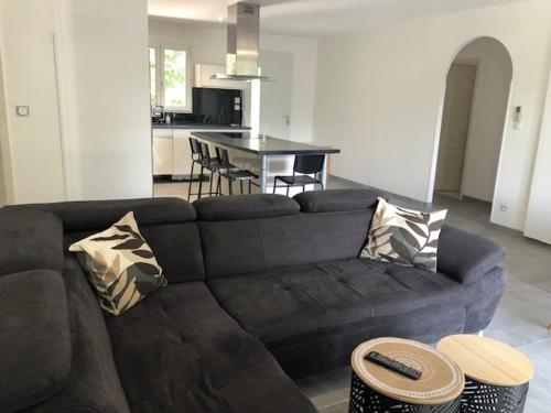 Maison au calme, piscine, terrain de pétanque