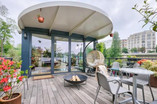 Beautiful boathouse in Paris for JO