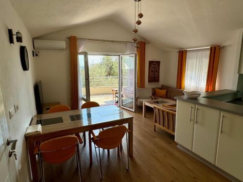 a kitchen and living room with a table and chairs at Three Bedroom Luxury Apartment Jasmin in Bar