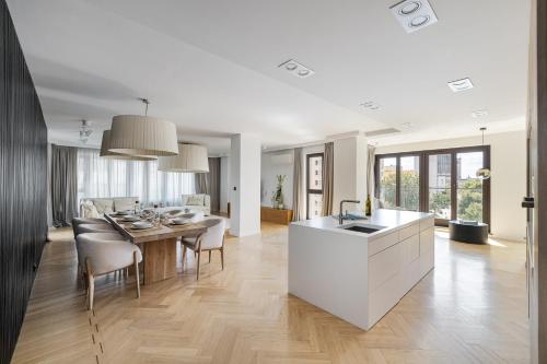 The Atelier - Luxurious 230m2 Apartment in Warsaw