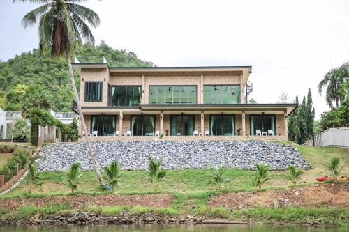 Zahrada ubytování Tiger House River Kwai ไทเกอร์เฮ้าส์ ริเวอร์แคว