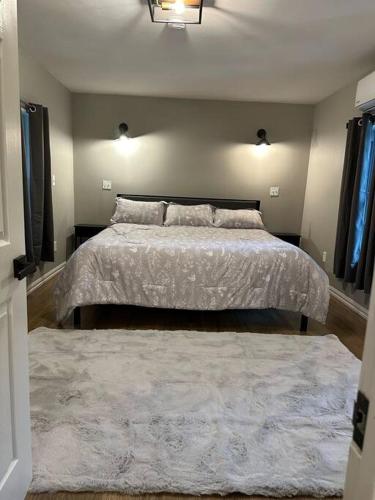 3BR, 2BA and Office Fire Pit,Mins 2 UConn & Lakeにあるベッド