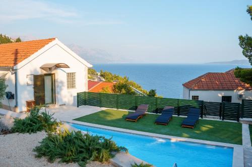 Holiday House Boban with Private Pool and Garage