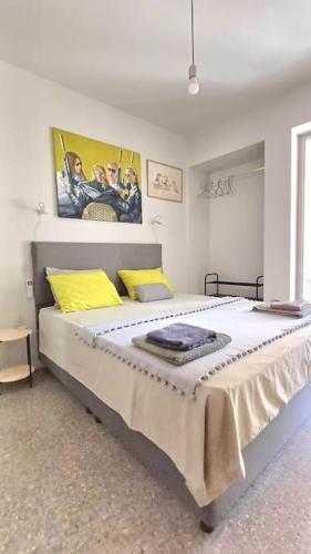 2 bedrooms, large balcony near the sea
