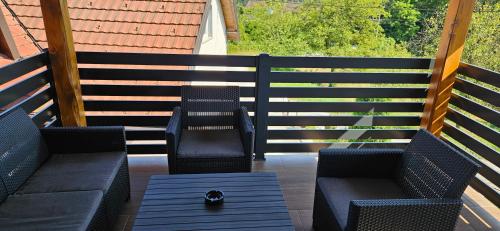 Un balcón o terraza en Apartman M&M