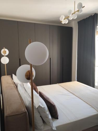 Postel nebo postele na pokoji v ubytování Sparkling Suite