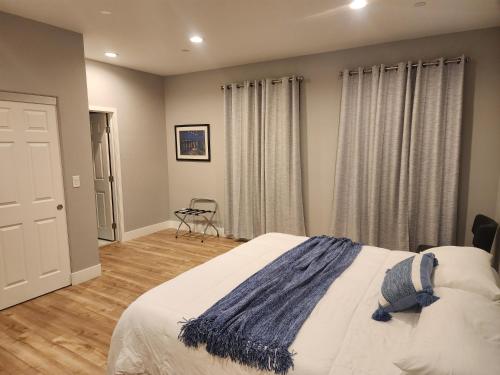 Ένα ή περισσότερα κρεβάτια σε δωμάτιο στο Sleeps 16 Park Your Toy Trailers Here