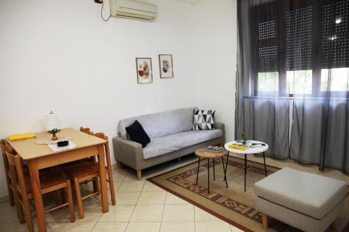 Sunny 2 BR Near City Center