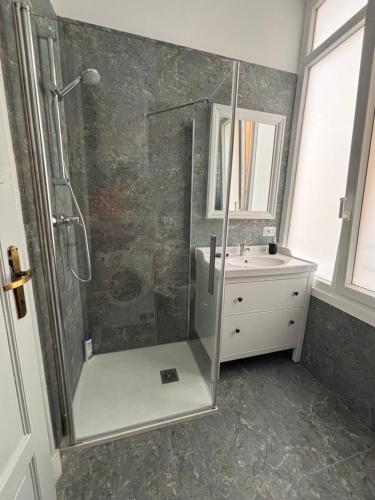 a bathroom with a shower and a sink at Casa di Gilda in Ospedaletti