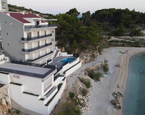 an aerial view of a hotel and a beach at ADRIA MIRIS apartments in Drasnice