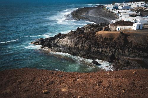 Oceanside Luxury Loft - Fast Wi-Fi - Workstations