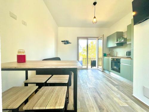 Dapur atau dapur kecil di Le Corti Sarde Beach Apartments