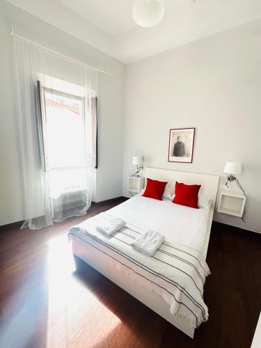Ένα ή περισσότερα κρεβάτια σε δωμάτιο στο Apartamentos Templo Diana -Vistas Históricas-