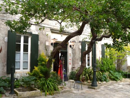 Το κτήριο όπου στεγάζεται  το bed & breakfast