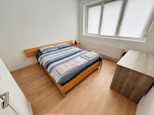 Katil atau katil-katil dalam bilik di Woning in Schoten, Antwerpen