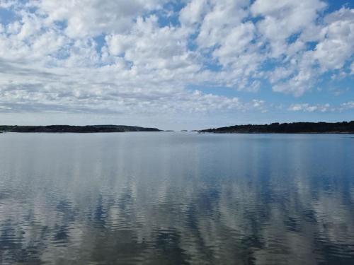 a view of a large body of water at Förtjusande gästhus med parkering in Fjällbacka