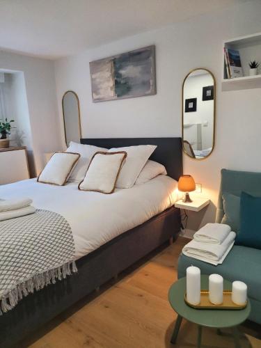 a bedroom with a large bed and a mirror at annecy poisy Studio a 9 minutes du lac Annecy in Poisy