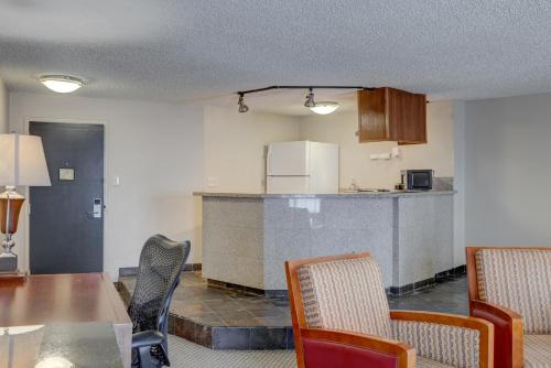 a kitchen and dining room with a table and chairs at Riverside Hotel in Casper