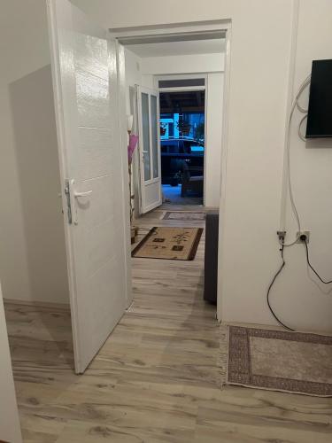 Μια τηλεόραση ή/και κέντρο ψυχαγωγίας στο Apartmani Đorđević