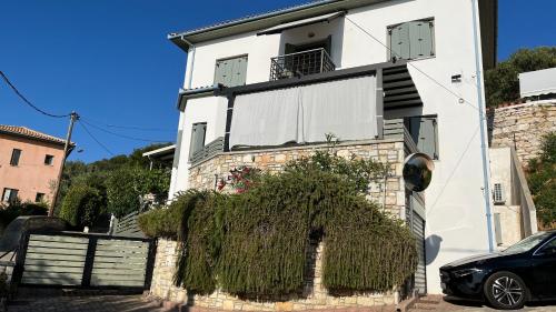 Gallery image of Greens and Greys by the Sea in Lefokastro