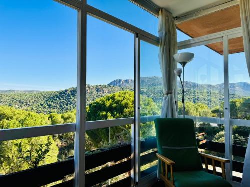 O vedere generală la munți sau o vedere la munte luată de la acest apartament