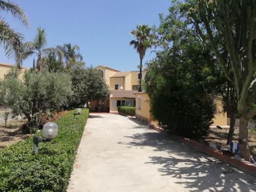 Το κτήριο όπου στεγάζεται  the country house