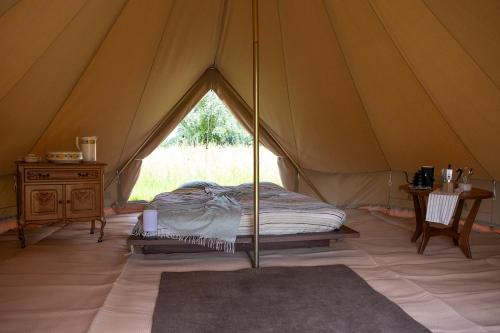 Postel nebo postele na pokoji v ubytování Rosephine Glamping
