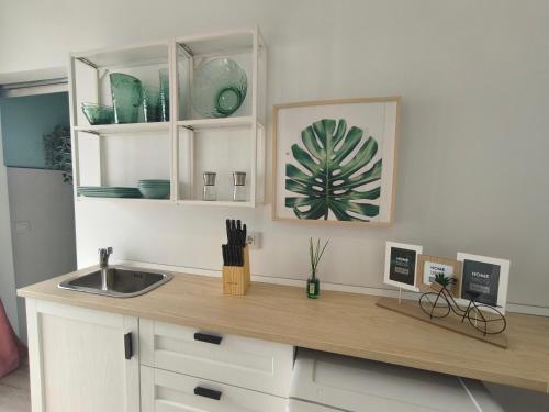 a kitchen with a counter with a sink and some plates at Casa Cervera in San Fernando