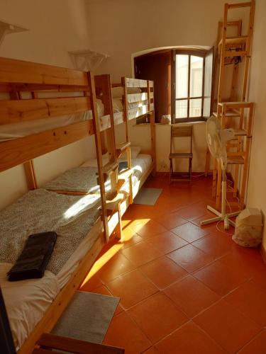 a room with two bunk beds and a window at Agua de Sonho 2 in Bensafrim
