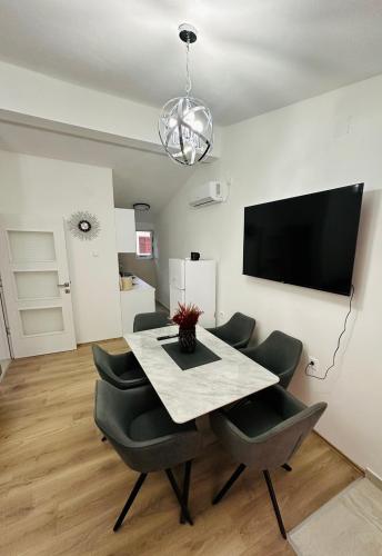 TV a/nebo společenská místnost v ubytování Apartment Simon 01