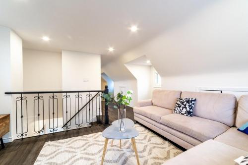 a living room with a couch and a table at 2br, Welland Canal, Near Merritt, 20 Min To Falls in Welland
