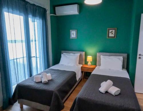 Comfortable apt, next to Archeological museum!