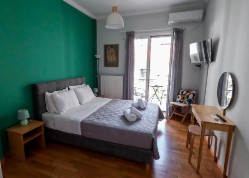 Comfortable apt, next to Archeological museum!