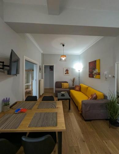 Comfortable apt, next to Archeological museum!