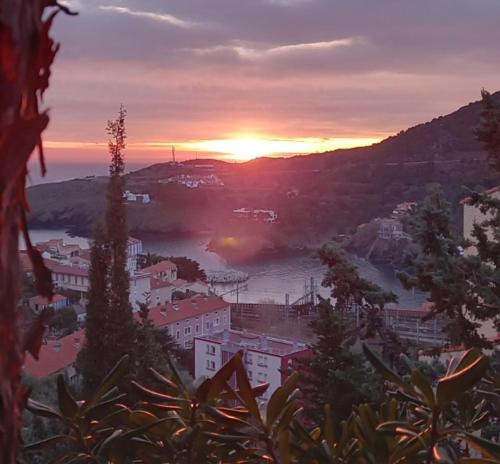 Appart F3 à 150 M de la plage avec parking privé