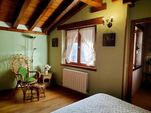 a bedroom with a bed and a table and a window at Casa Rural Mi Rinconcillo in Valleruela de Pedraza
